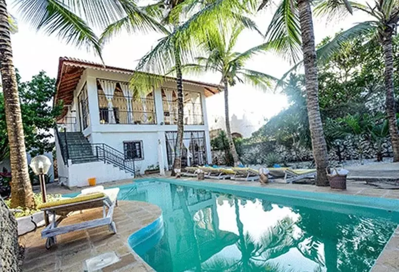 تختخواب و صبحانه Watamu Sunflower House
