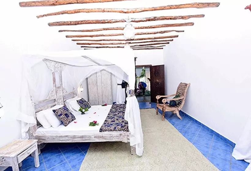 تختخواب و صبحانه Watamu Sunflower House