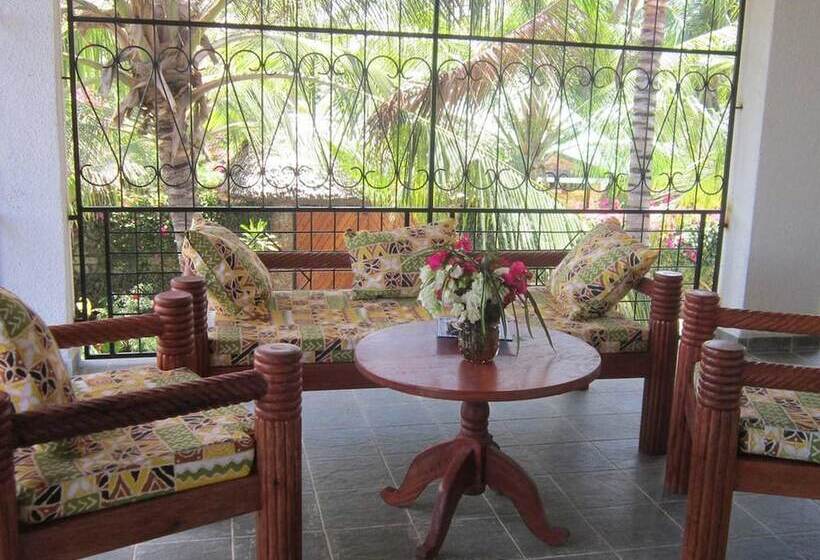 Bed and Breakfast Watamu Sunflower House