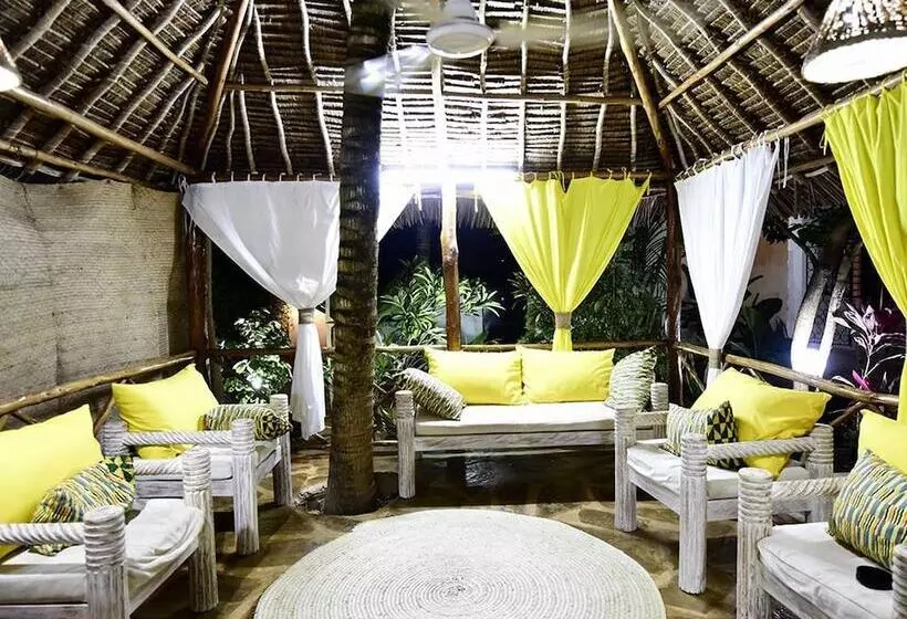 تختخواب و صبحانه Watamu Sunflower House