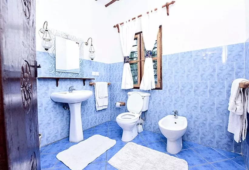 تختخواب و صبحانه Watamu Sunflower House