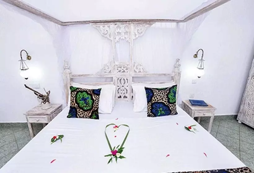 تختخواب و صبحانه Watamu Sunflower House