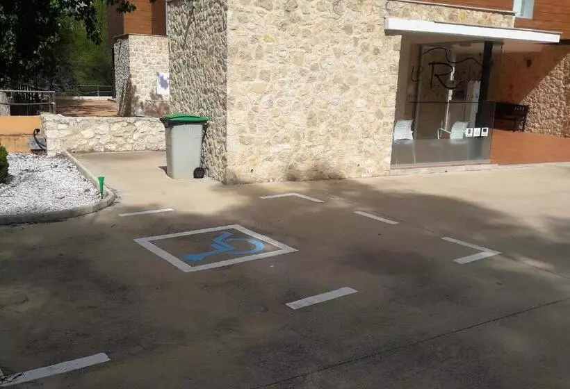 Hotelli De Montaña La Rocha