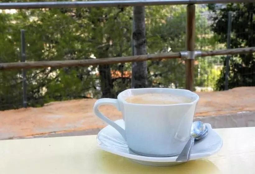 Hotelli De Montaña La Rocha