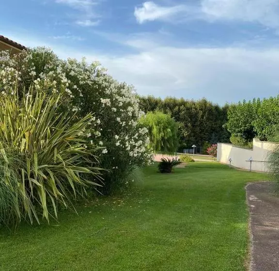 هتل Casa Santa Elena