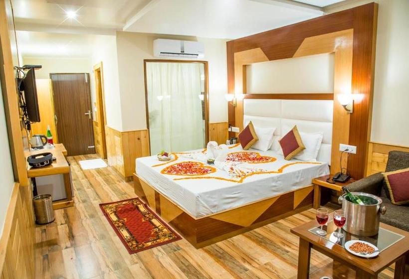 בית מלון כפרי Sanobar The Samita Grand