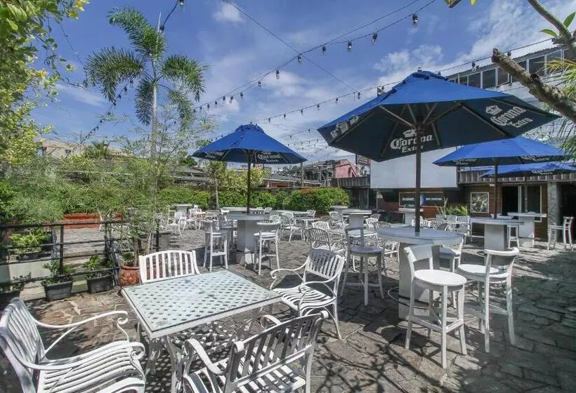 Hotelli The Lion Pub &