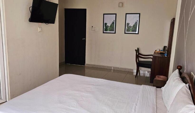 فندق The Lion Pub &