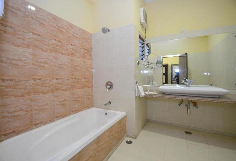 هتل Aaram Baagh Resort & Spa Agra  By Pachar Group