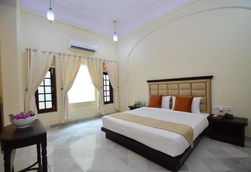 هتل Aaram Baagh Resort & Spa Agra  By Pachar Group