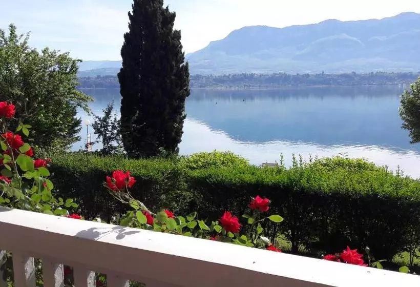 تختخواب و صبحانه Villa Steriane