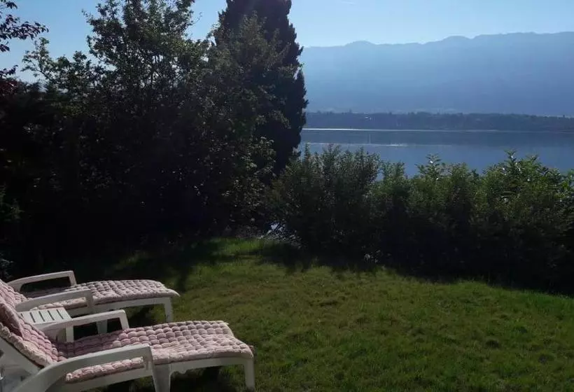 تختخواب و صبحانه Villa Steriane