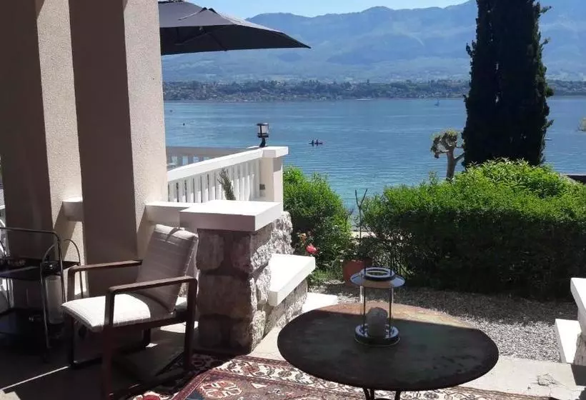 تختخواب و صبحانه Villa Steriane