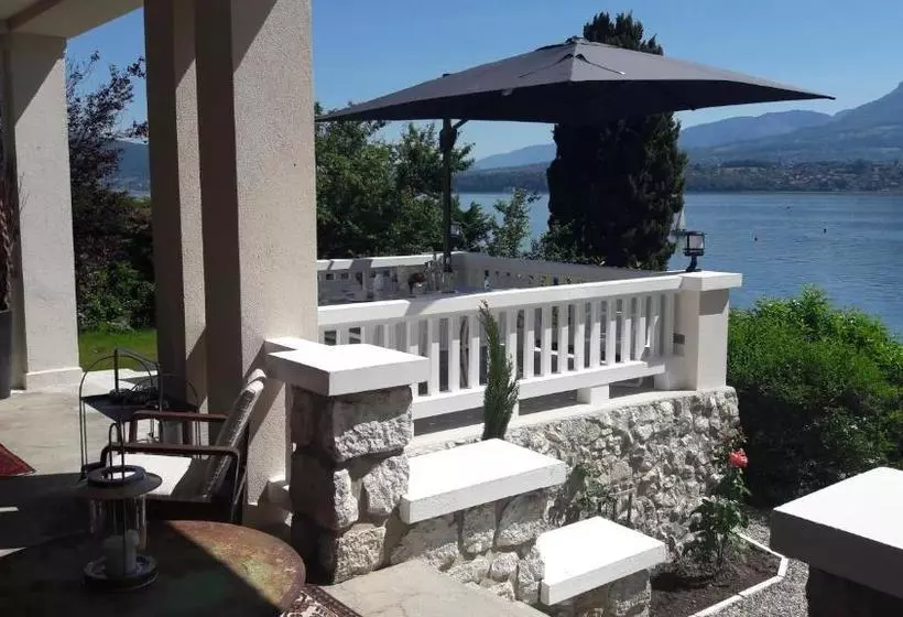 تختخواب و صبحانه Villa Steriane