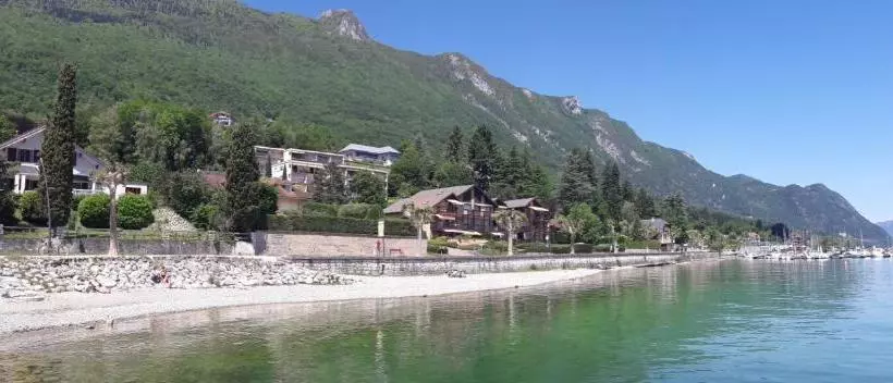 تختخواب و صبحانه Villa Steriane