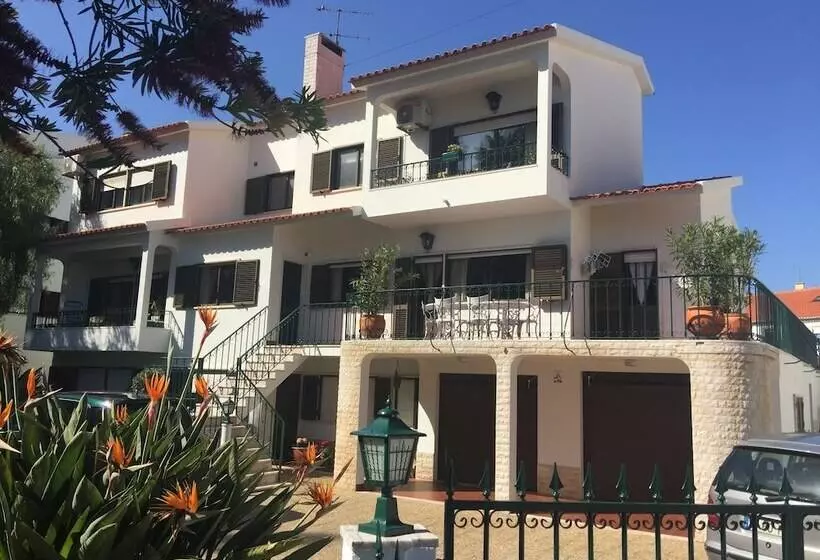 Aamiaismajoitus (B&B) Paradise Suites