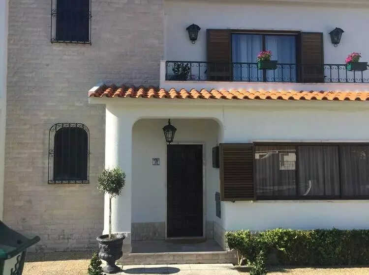 Aamiaismajoitus (B&B) Paradise Suites