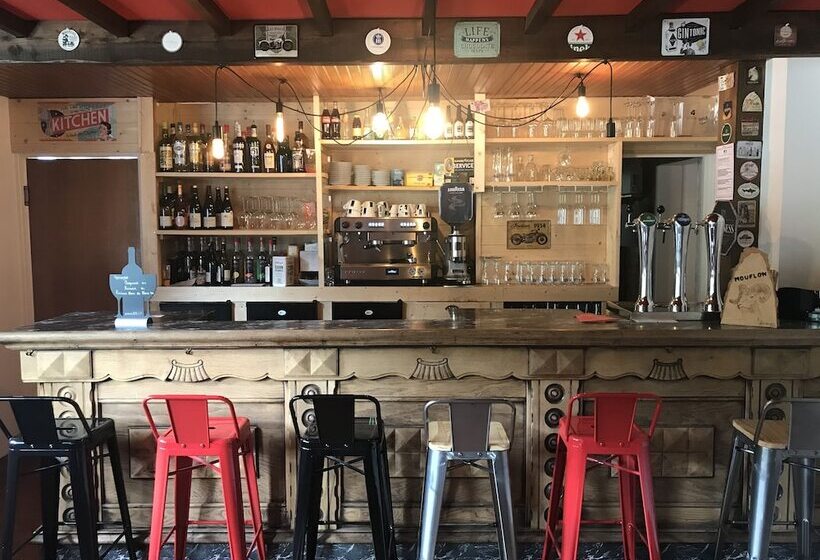 Отель Les Mouflons