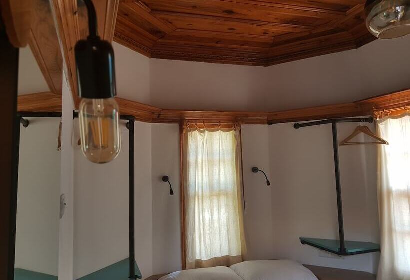 Hotel Room Kite Mansion