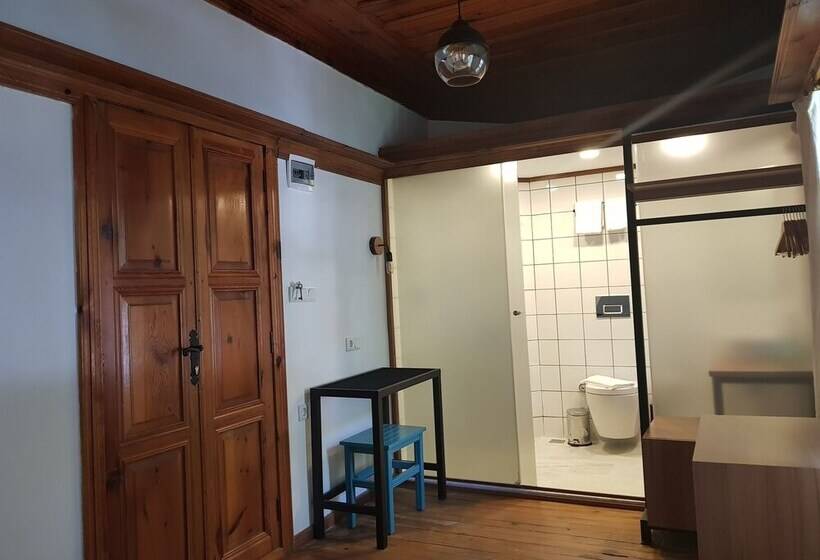 Hotel Room Kite Mansion