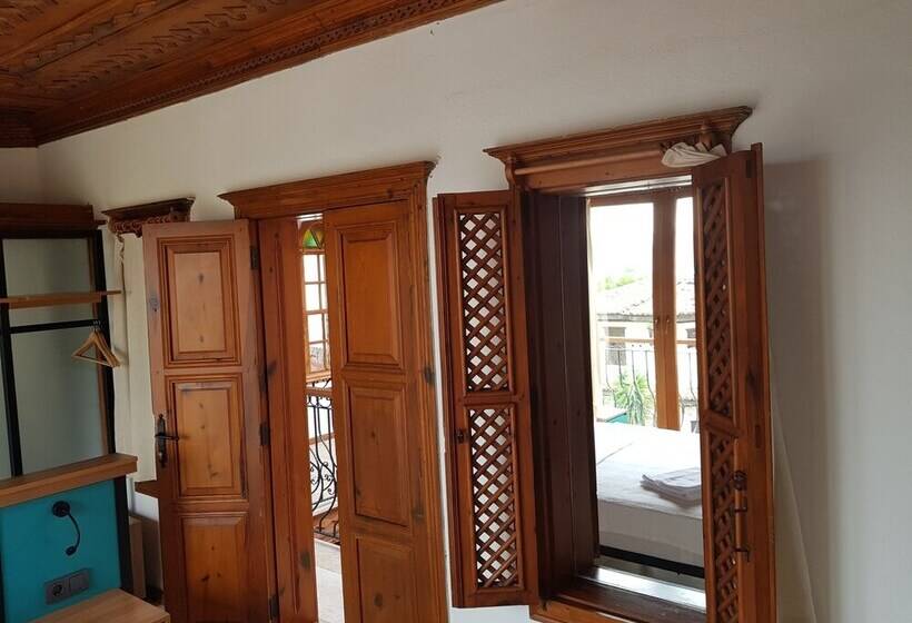 Hotel Room Kite Mansion