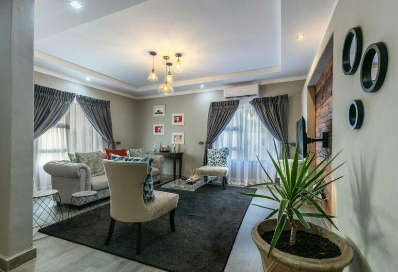 پانسیون Gemstone Suites