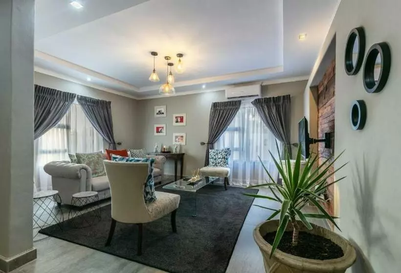پانسیون Gemstone Suites