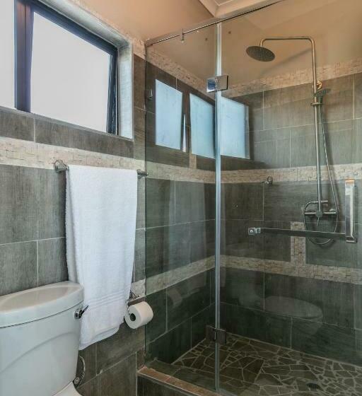 پانسیون Gemstone Suites