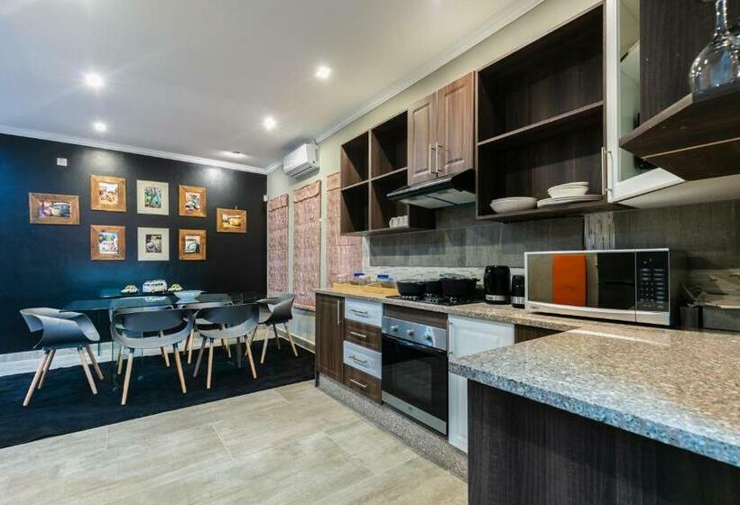 پانسیون Gemstone Suites