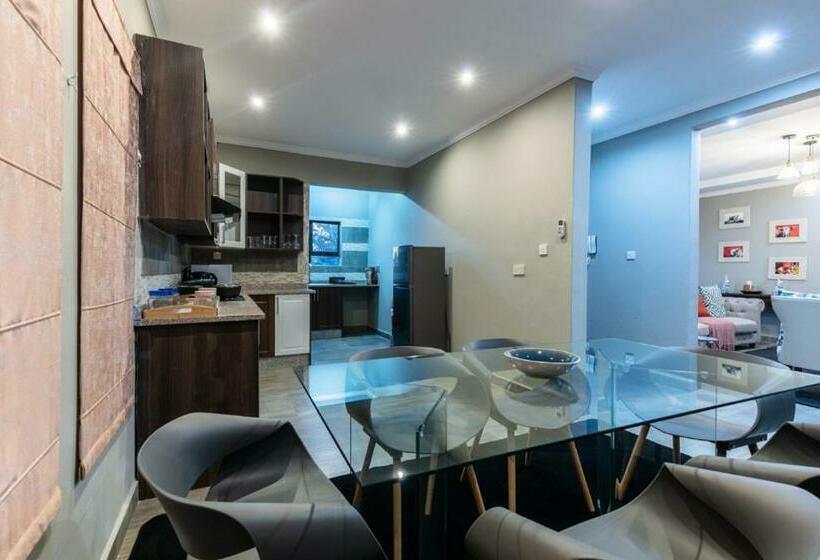 پانسیون Gemstone Suites