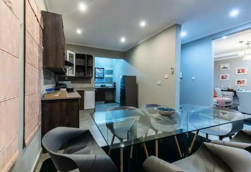 پانسیون Gemstone Suites