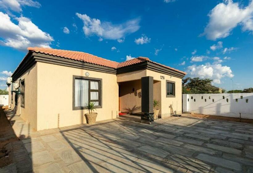 پانسیون Gemstone Suites