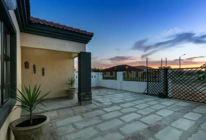 پانسیون Gemstone Suites