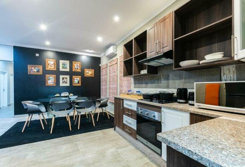 پانسیون Gemstone Suites