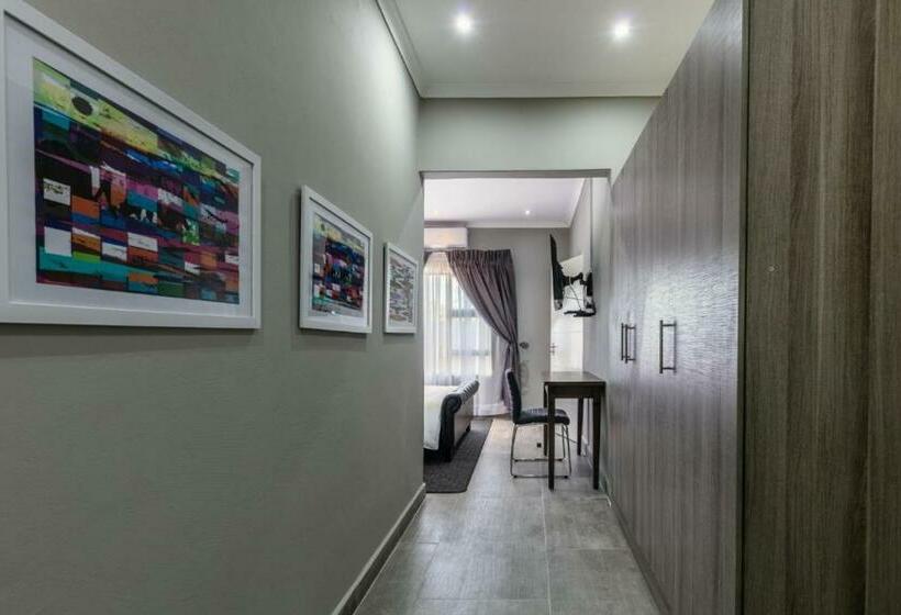 پانسیون Gemstone Suites