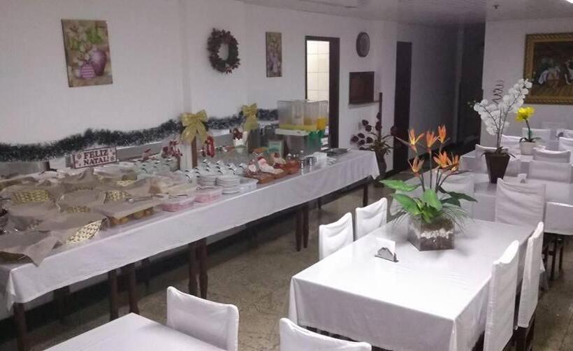 فندق Plaza Ferreira