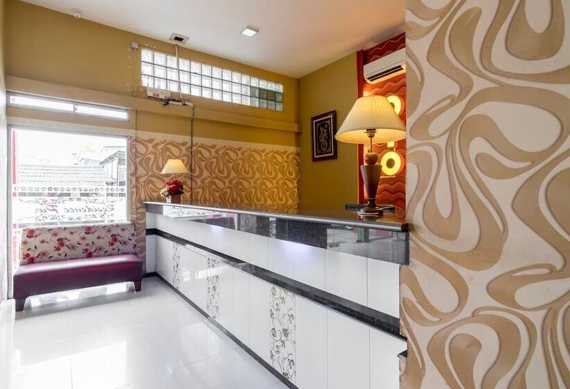 Capital O 615 Residence Puri Hotel Syariah