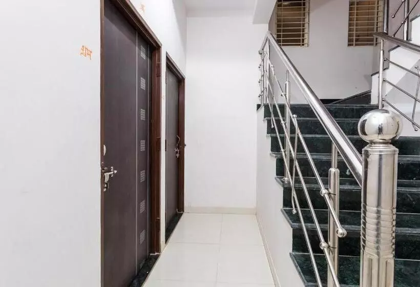 ホテル Flagship Om Gulmohar Avenue