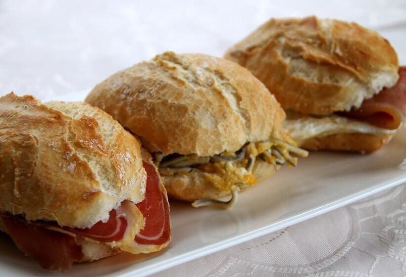 پانسیون Hostal El Sequero