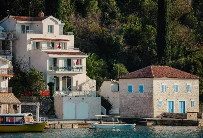 پانسیون Villa Del Mare