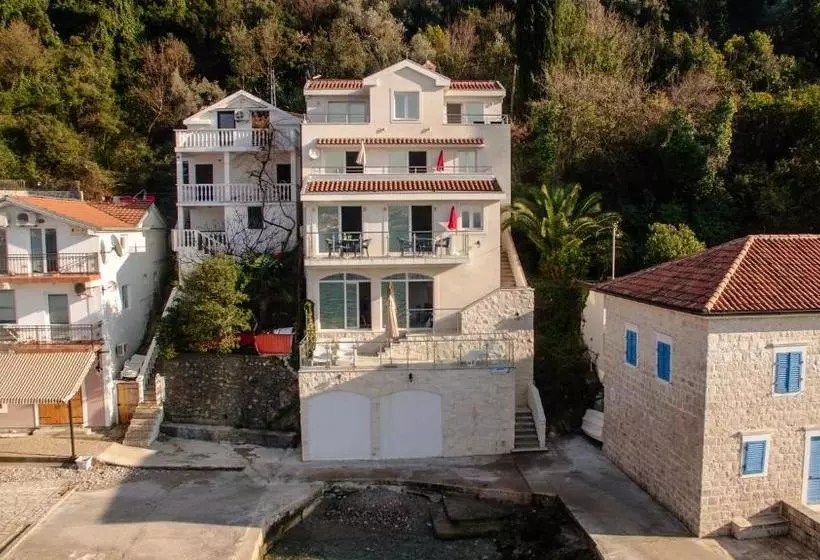 پانسیون Villa Del Mare