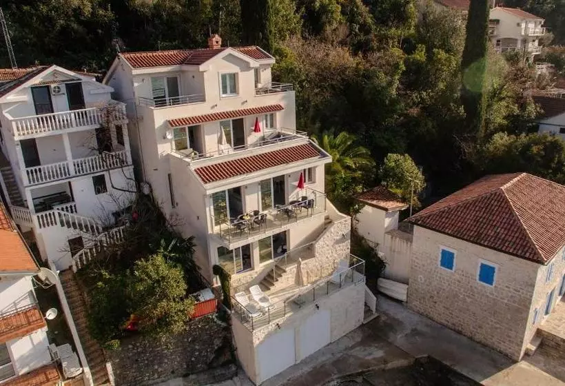 پانسیون Villa Del Mare