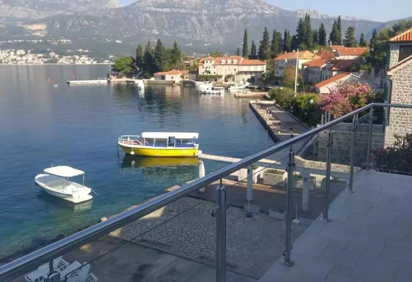 پانسیون Villa Del Mare
