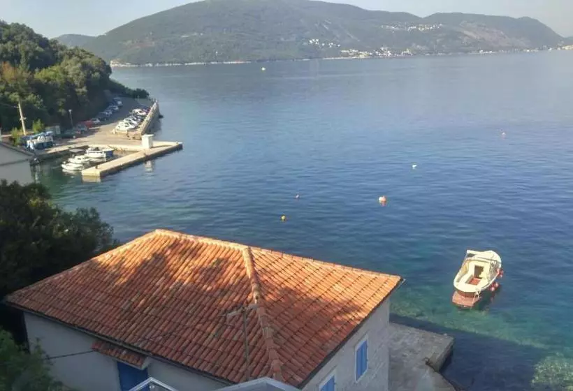 پانسیون Villa Del Mare