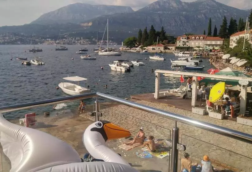 پانسیون Villa Del Mare