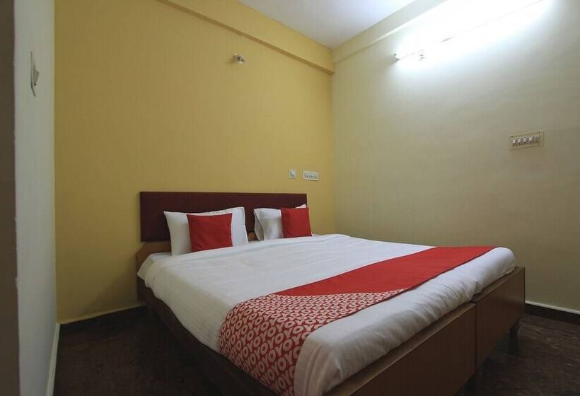 Hotel Oyo 29159 Varsha Boarding And Lodging