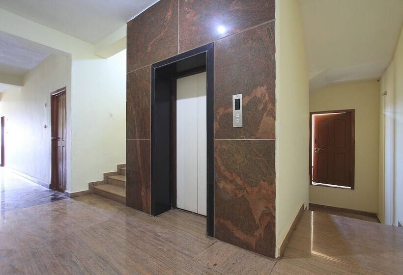 Hotel Oyo 29159 Varsha Boarding And Lodging