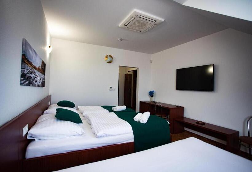 펜션 Penzión Poľovník