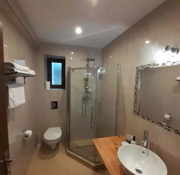 پانسیون Lanobila