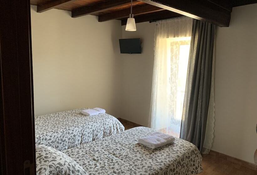 Albergue Ponte Olveira   Hostel